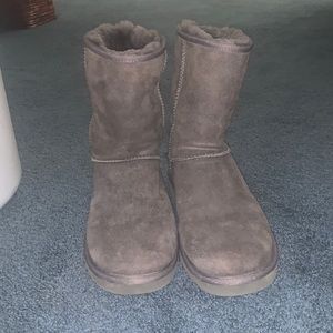Grey ugh boots women’s size 7.   100% authentic.